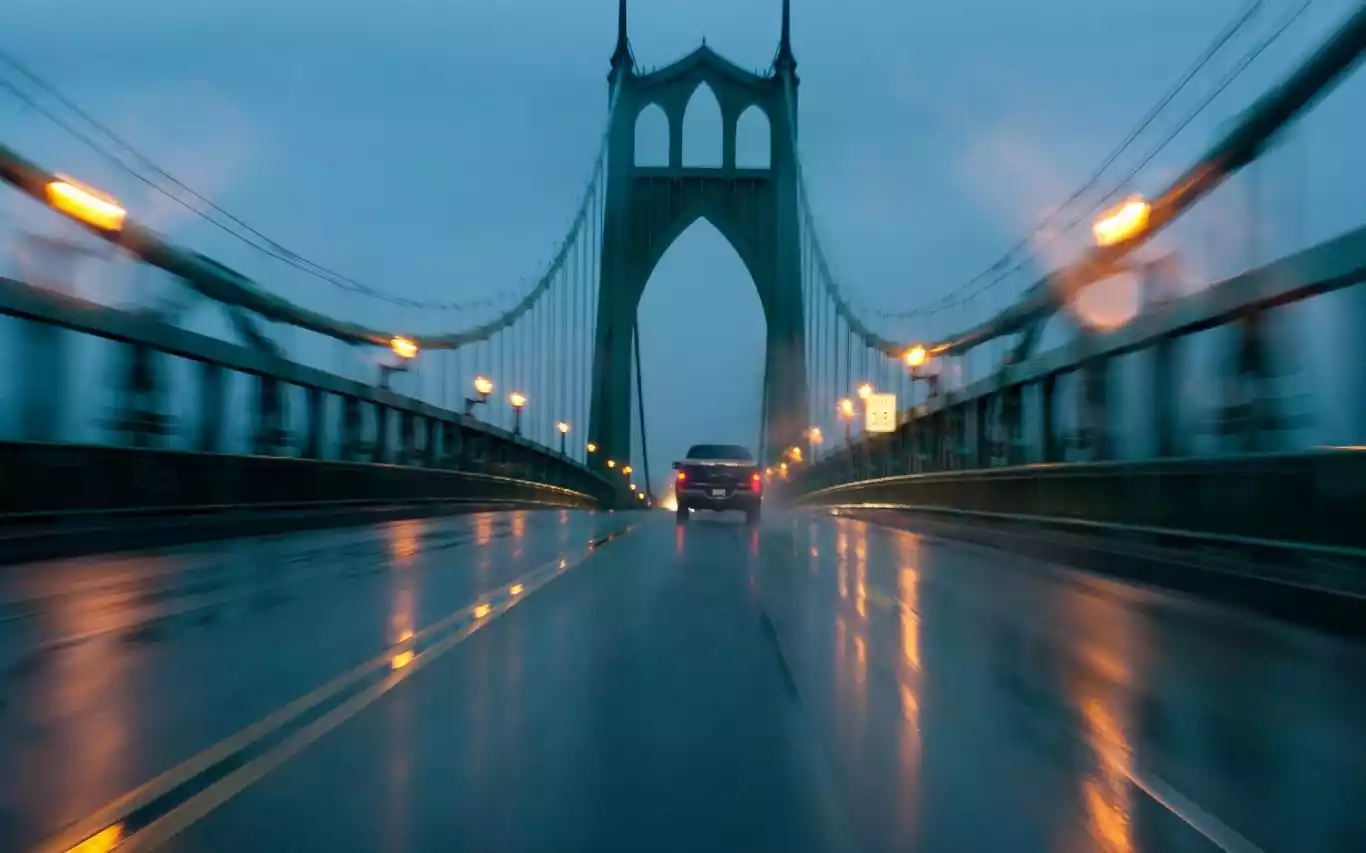 Rain in the City Windows theme